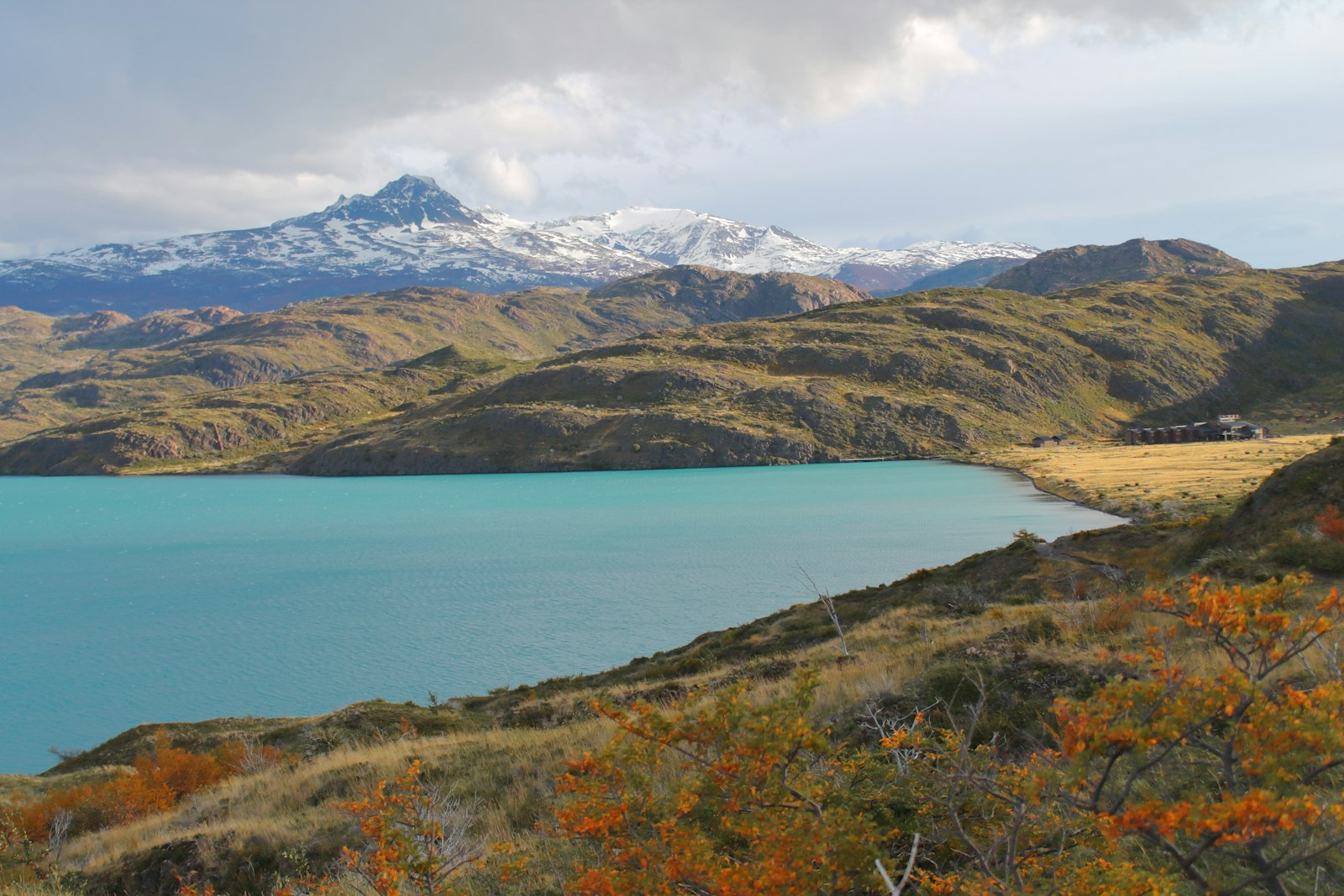 A cool lake surrounded by Patagonian mountains
